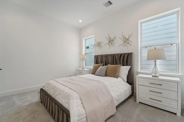 1403 W 21st St B, Houston, TX 77008