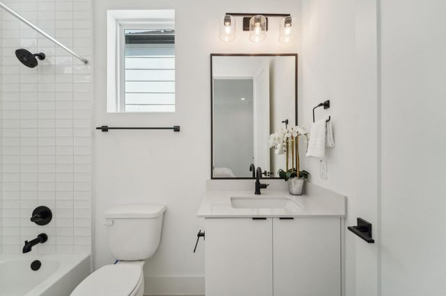 1403 W 21st St B, Houston, TX 77008