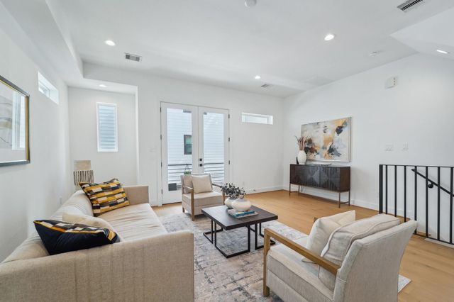 1403 W 21st St B, Houston, TX 77008