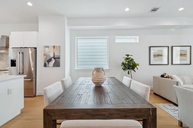 1403 W 21st St B, Houston, TX 77008