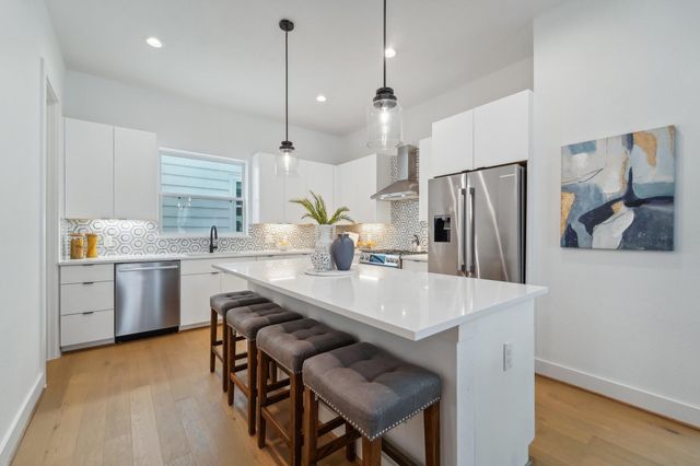 1403 W 21st St B, Houston, TX 77008