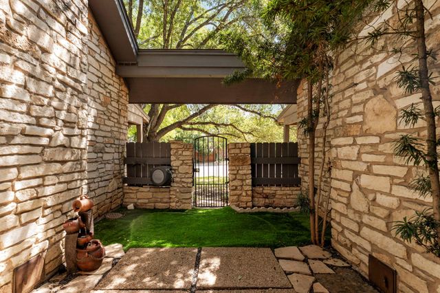 10810 Pinehurst DR 1, Austin, TX 78747