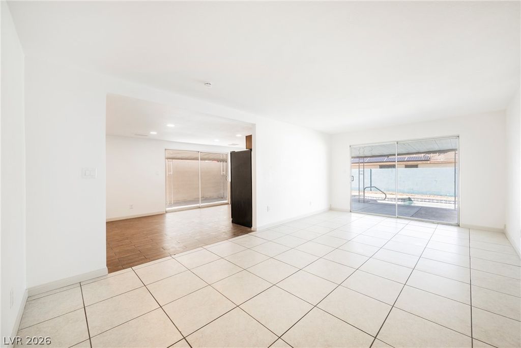 2302 Wagonwheel Avenue, Las Vegas, NV 89119 — photo 3