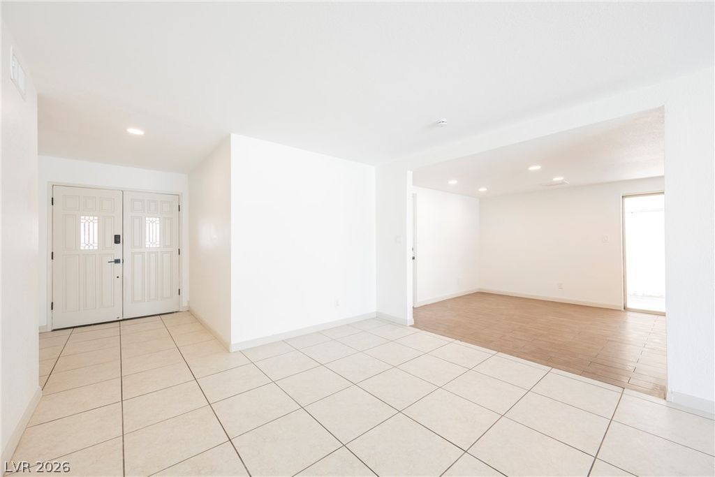 2302 Wagonwheel Avenue, Las Vegas, NV 89119 — photo 4