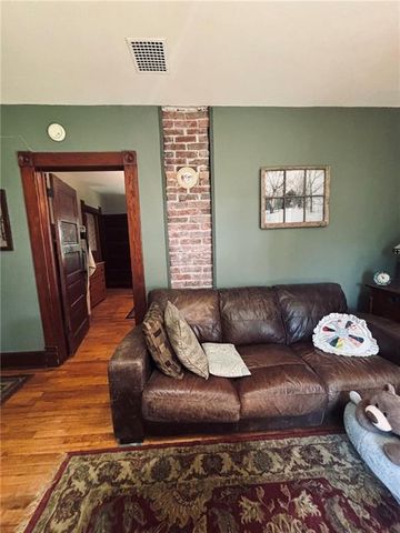1033 E 1800 Road, Lawrence, KS 66046