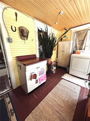 1033 E 1800 Road, Lawrence, KS 66046