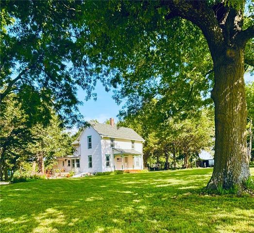 1033 E 1800 Road, Lawrence, KS 66046