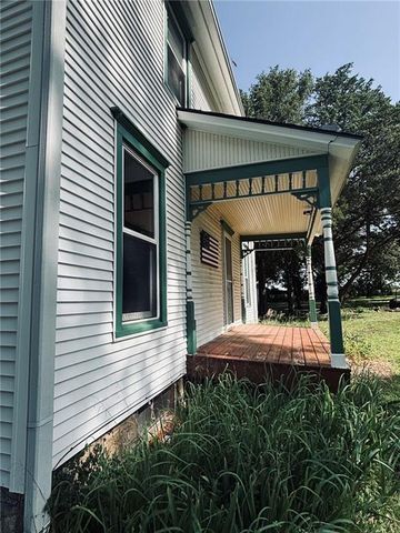 1033 E 1800 Road, Lawrence, KS 66046