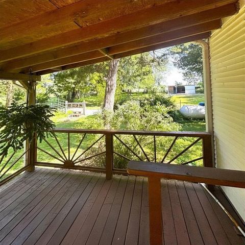 1033 E 1800 Road, Lawrence, KS 66046
