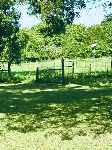 1033 E 1800 Road, Lawrence, KS 66046