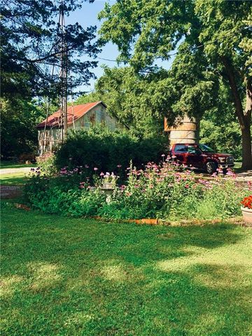 1033 E 1800 Road, Lawrence, KS 66046