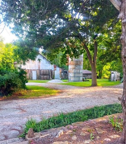 1033 E 1800 Road, Lawrence, KS 66046