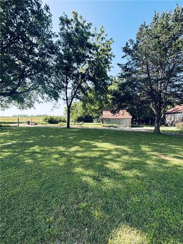 1033 E 1800 Road, Lawrence, KS 66046