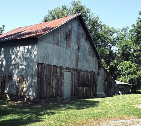 1033 E 1800 Road, Lawrence, KS 66046