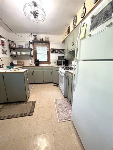 1033 E 1800 Road, Lawrence, KS 66046