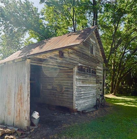 1033 E 1800 Road, Lawrence, KS 66046