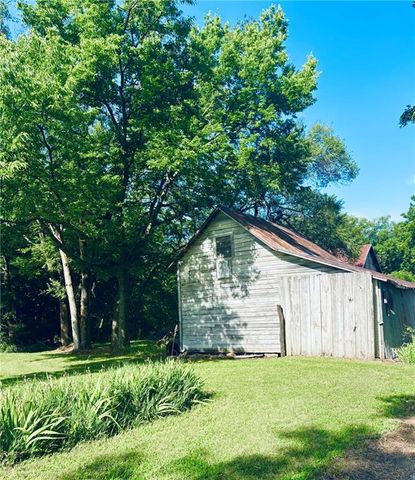 1033 E 1800 Road, Lawrence, KS 66046
