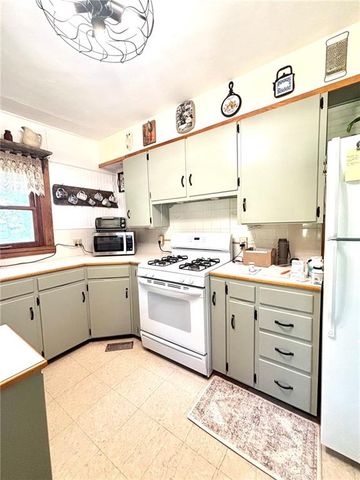 1033 E 1800 Road, Lawrence, KS 66046