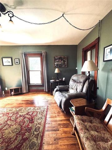 1033 E 1800 Road, Lawrence, KS 66046
