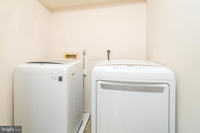 6035 NETHERTON ST, Centreville, VA 20120