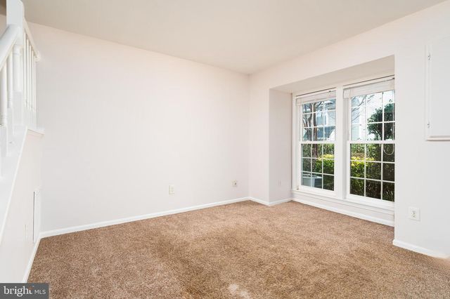 6035 NETHERTON ST, Centreville, VA 20120