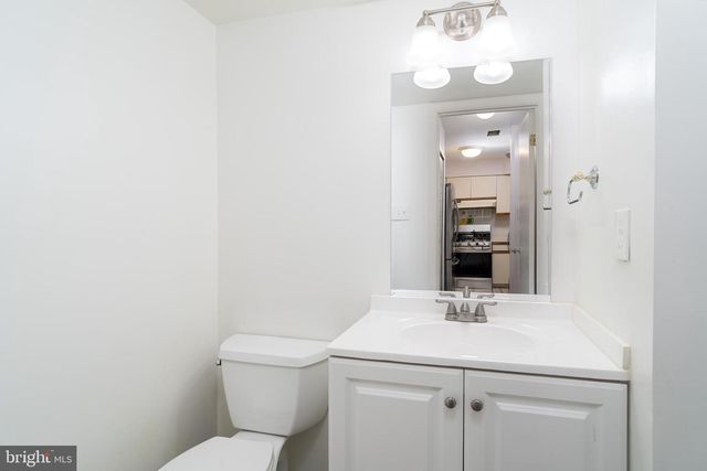 6035 NETHERTON ST, Centreville, VA 20120