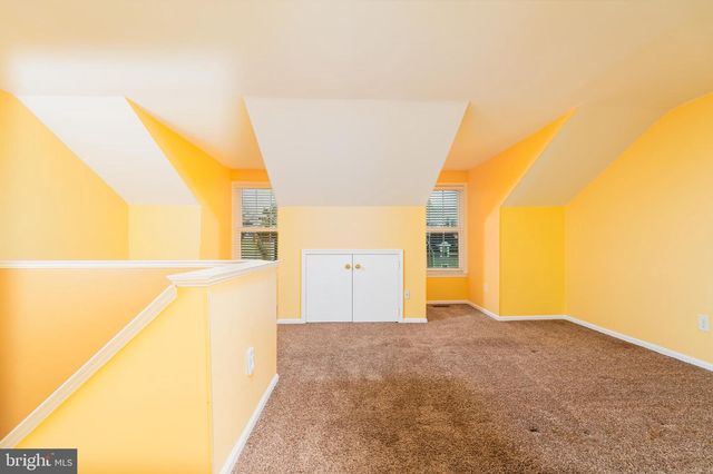 6035 NETHERTON ST, Centreville, VA 20120