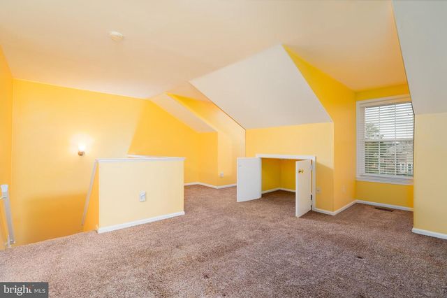 6035 NETHERTON ST, Centreville, VA 20120