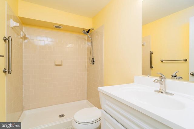 6035 NETHERTON ST, Centreville, VA 20120