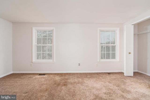 6035 NETHERTON ST, Centreville, VA 20120