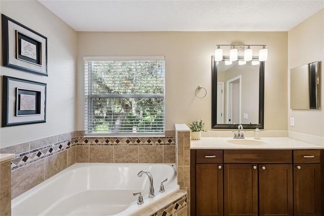 10304 MALLARD LANDINGS WAY, Orlando, FL 32832