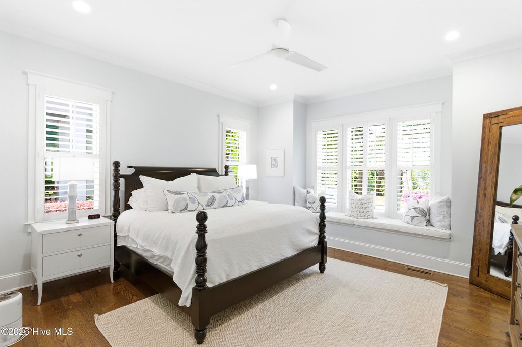 Image 14 of property listing at 909 Mound Battery Road, Wilmington, NC 28403