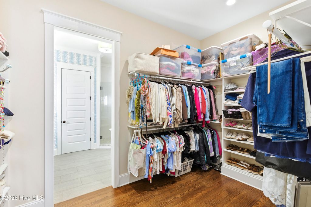 Image 15 of property listing at 909 Mound Battery Road, Wilmington, NC 28403