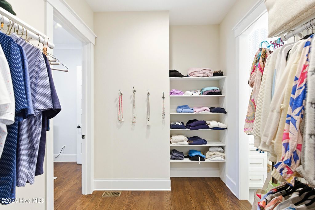 Image 16 of property listing at 909 Mound Battery Road, Wilmington, NC 28403