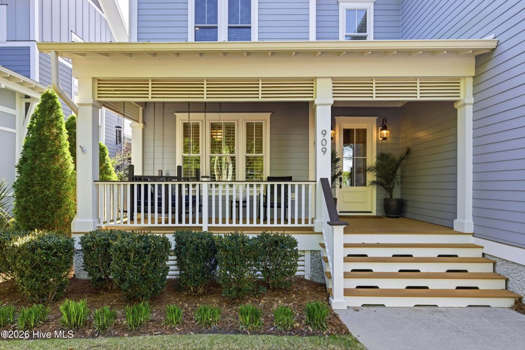 Image 2 of property listing at 909 Mound Battery Road, Wilmington, NC 28403