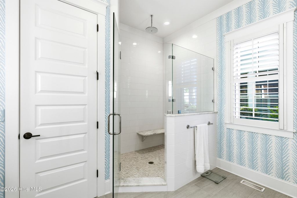 Image 21 of property listing at 909 Mound Battery Road, Wilmington, NC 28403