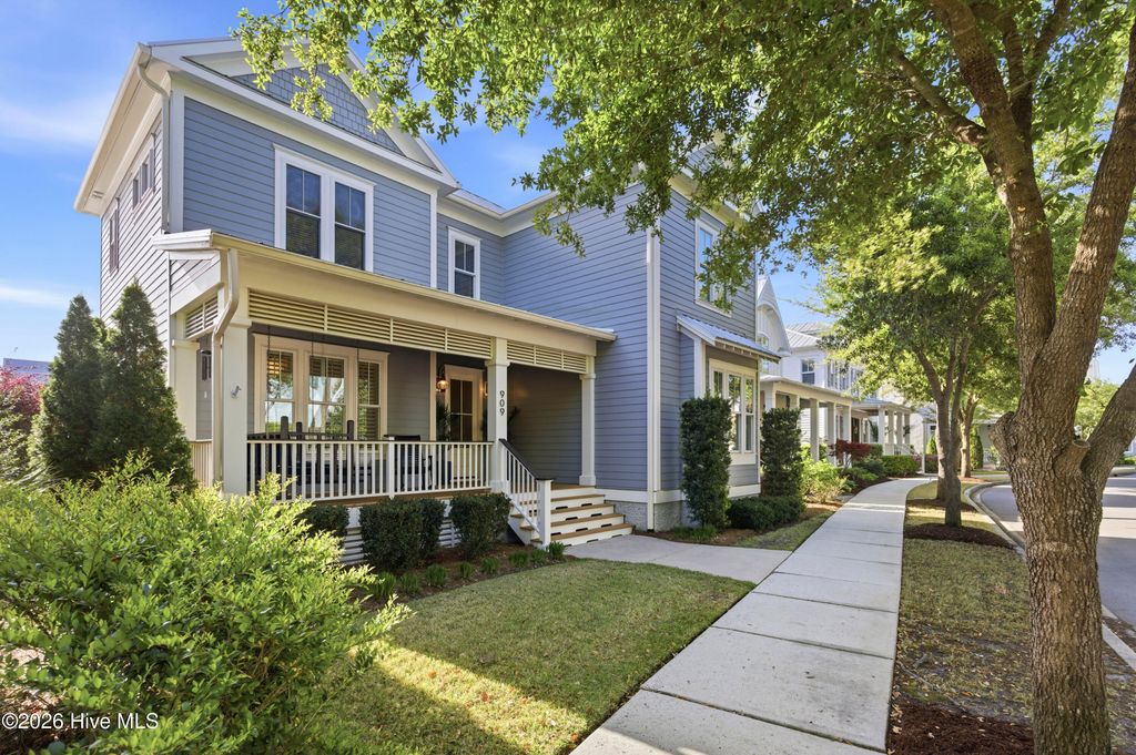 Image 3 of property listing at 909 Mound Battery Road, Wilmington, NC 28403