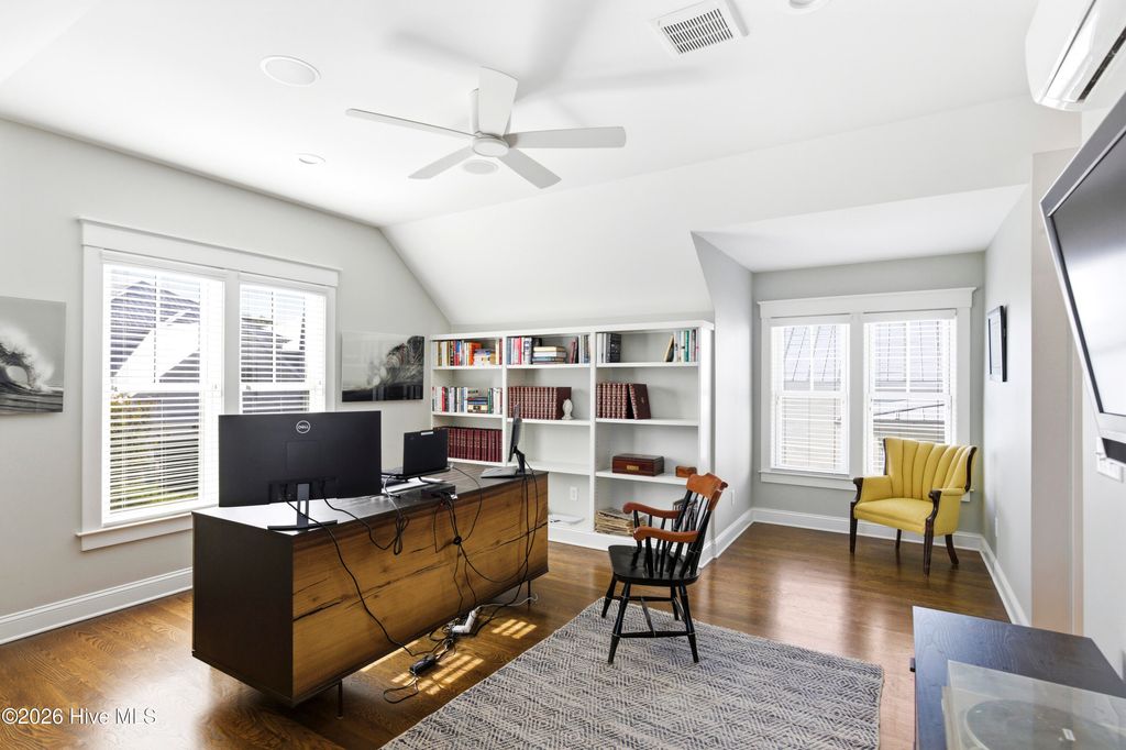 Image 39 of property listing at 909 Mound Battery Road, Wilmington, NC 28403