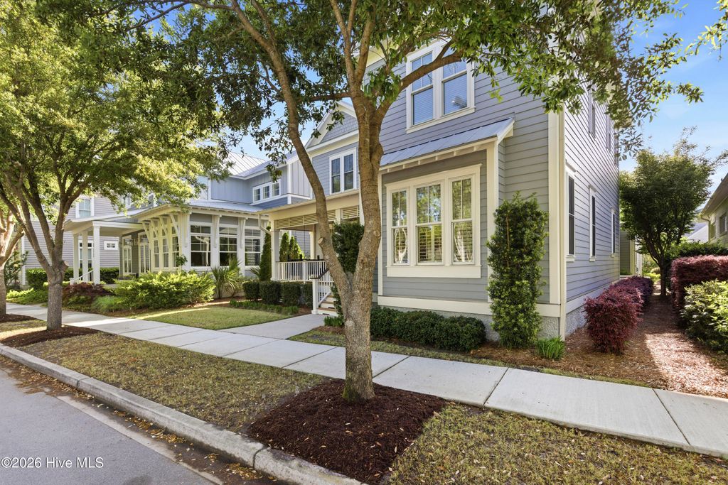 Image 4 of property listing at 909 Mound Battery Road, Wilmington, NC 28403