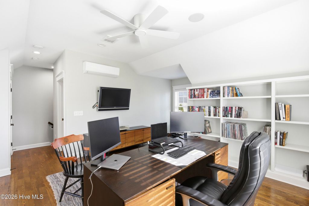 Image 40 of property listing at 909 Mound Battery Road, Wilmington, NC 28403