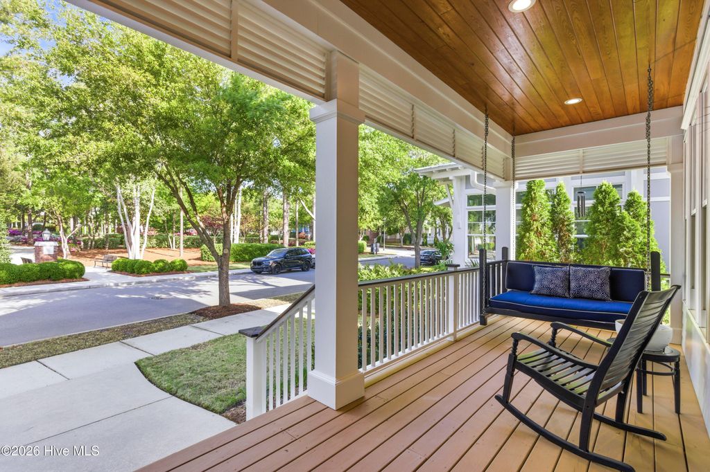 Image 5 of property listing at 909 Mound Battery Road, Wilmington, NC 28403