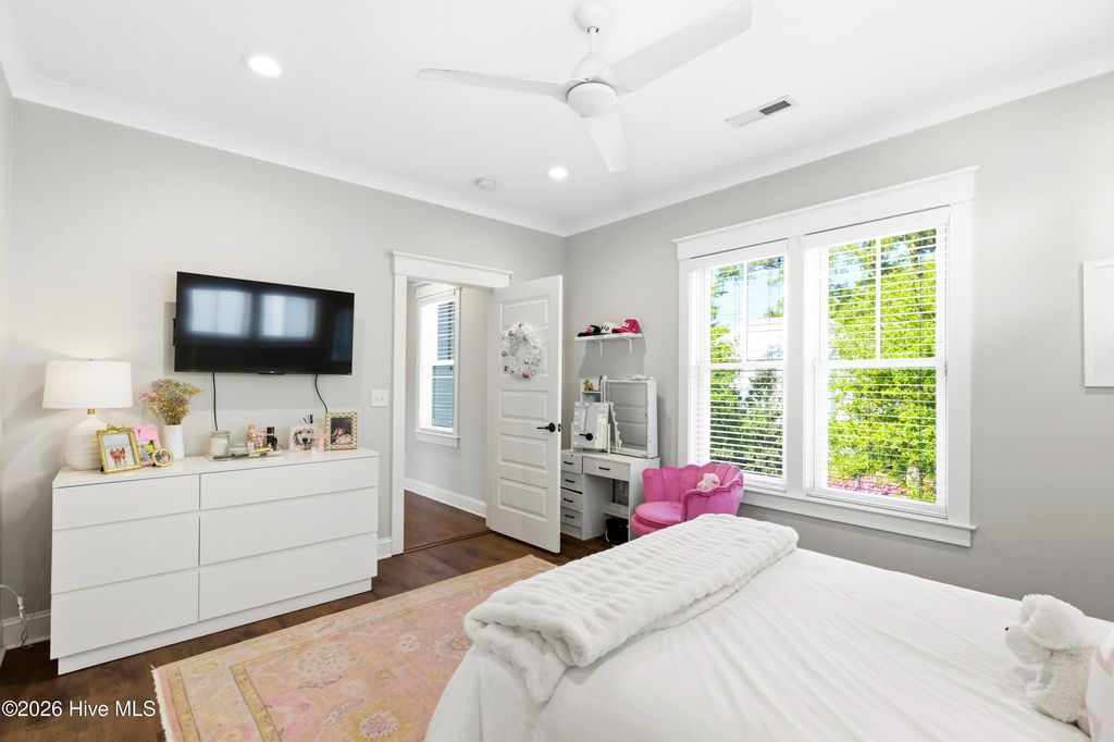 Image 54 of property listing at 909 Mound Battery Road, Wilmington, NC 28403