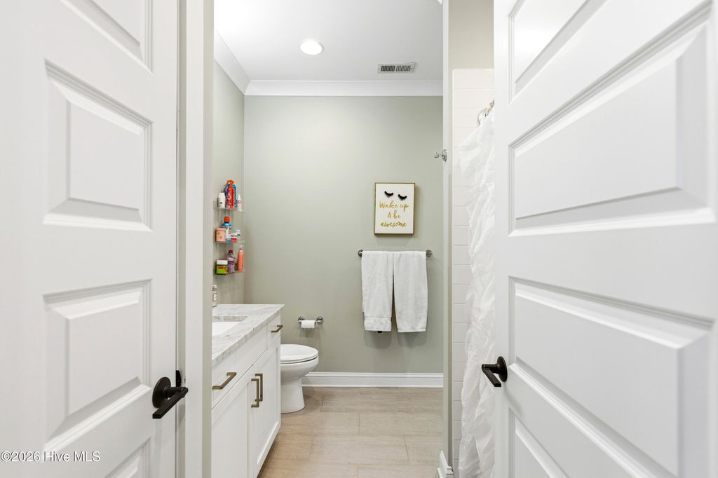 Image 55 of property listing at 909 Mound Battery Road, Wilmington, NC 28403