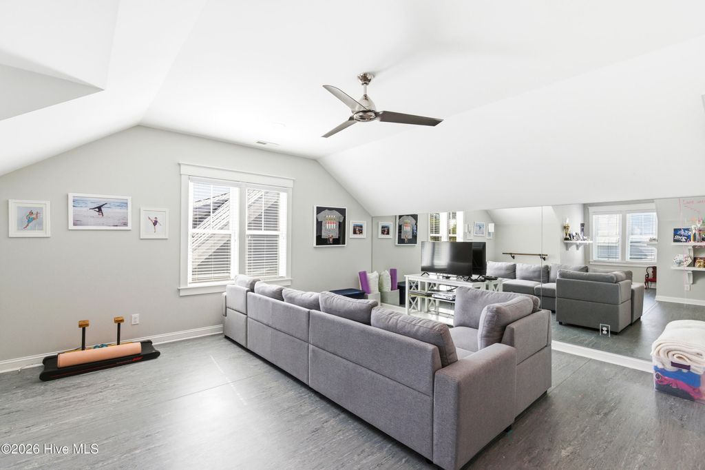 Image 59 of property listing at 909 Mound Battery Road, Wilmington, NC 28403