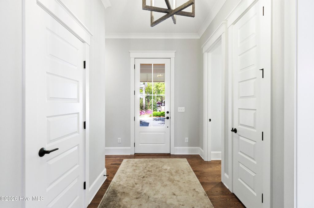 Image 8 of property listing at 909 Mound Battery Road, Wilmington, NC 28403