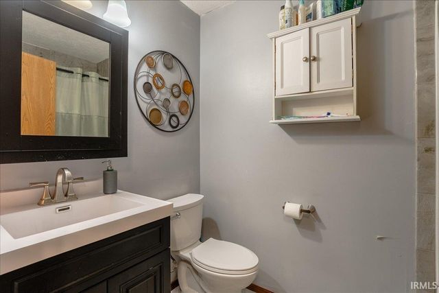 3000 Fox Hollow Court, Evansville, IN 47715