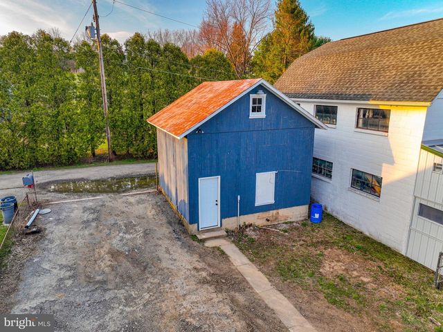 8809 KINGS HWY, Kempton, PA 19529