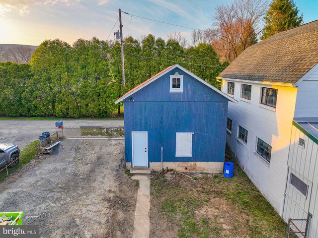 8809 KINGS HWY, Kempton, PA 19529