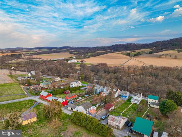 8809 KINGS HWY, Kempton, PA 19529