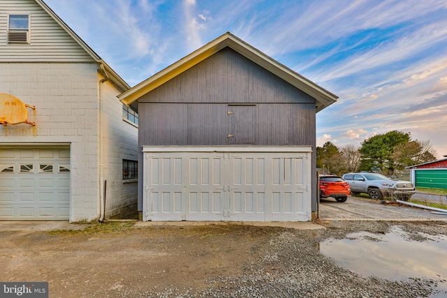 8809 KINGS HWY, Kempton, PA 19529